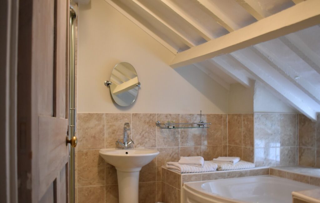 Stow-on-the-Wold B&B room above Davenford tearoom