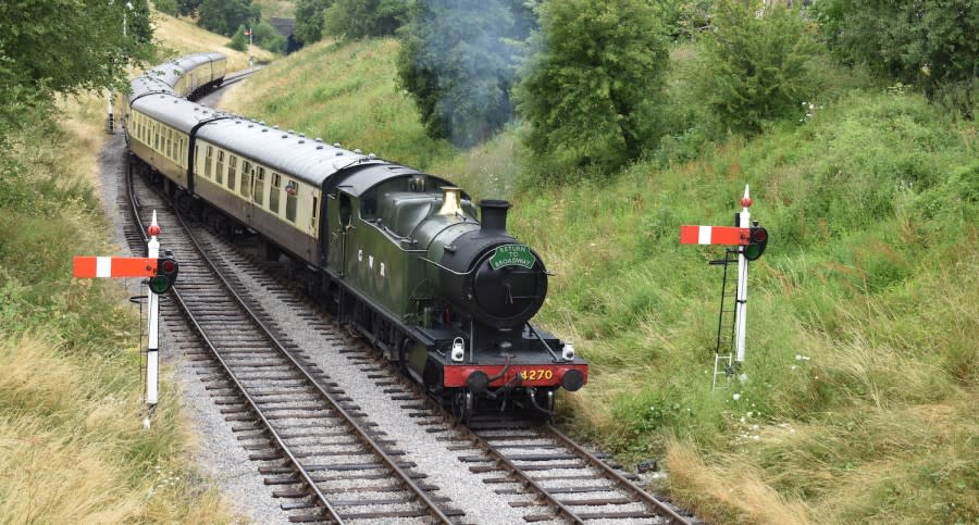 Cotswold Gardens B&B - Wonderful Winchcombe Steam train at Gloucestershire Warwickshire Steam Railway