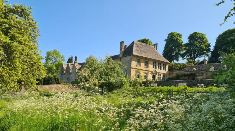 Cotswold Gardens B&B - Wonderful Winchcombe Snowshill Manor and Garden