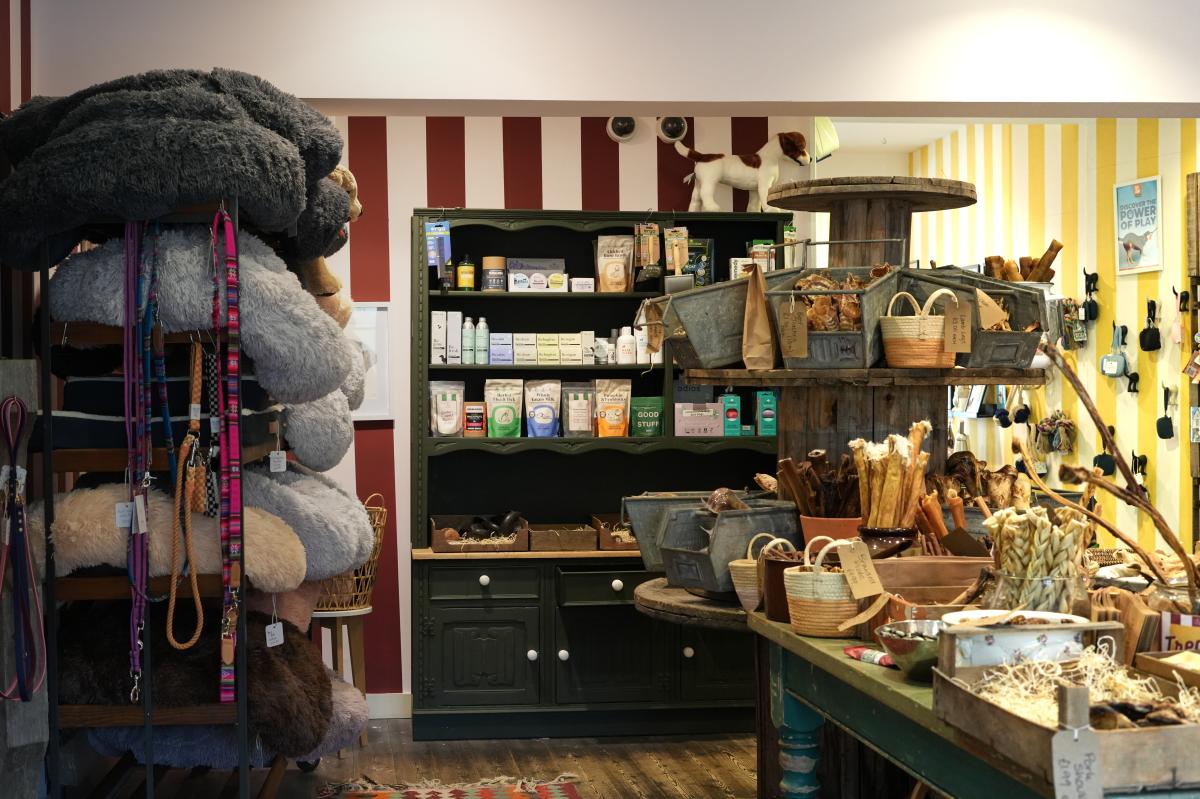 Cotswold Gardens B&B - Dog-friendly Cotswolds without the crowds Tetbury Pet Shop